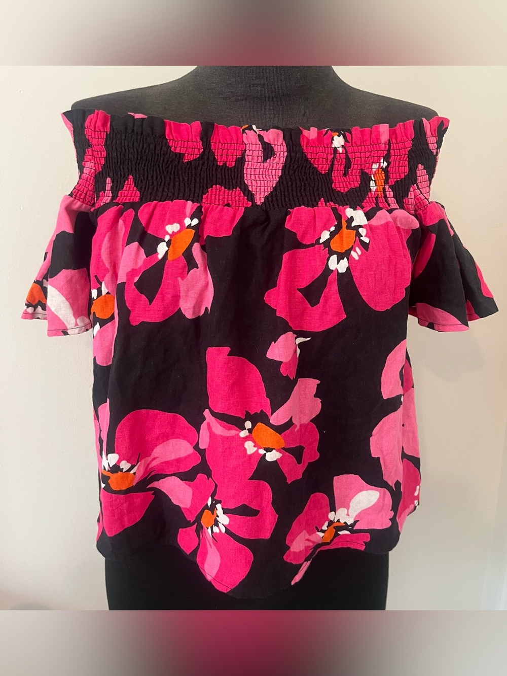 NWOT Who What Wear Pink & Black Floral Smocked Top On or off shoulder size small
